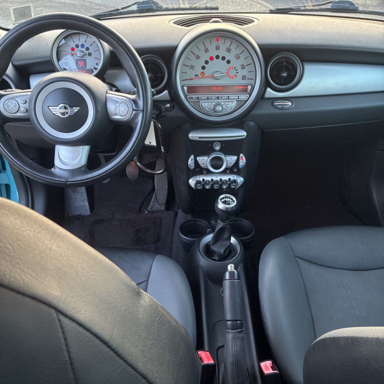2009 MINI Cooper Image 6