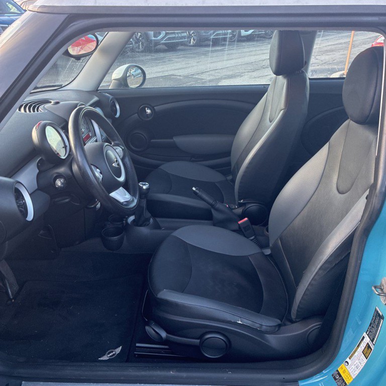 2009 MINI Cooper Image 7