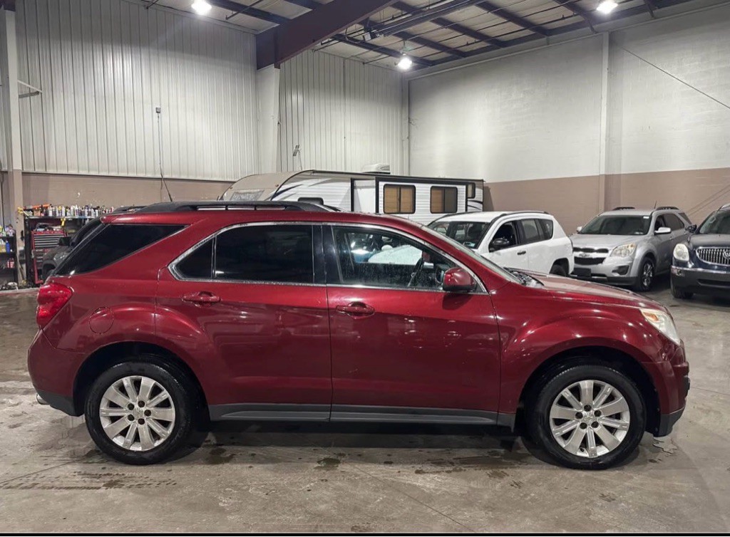 2010 Chevrolet Equinox Image 2