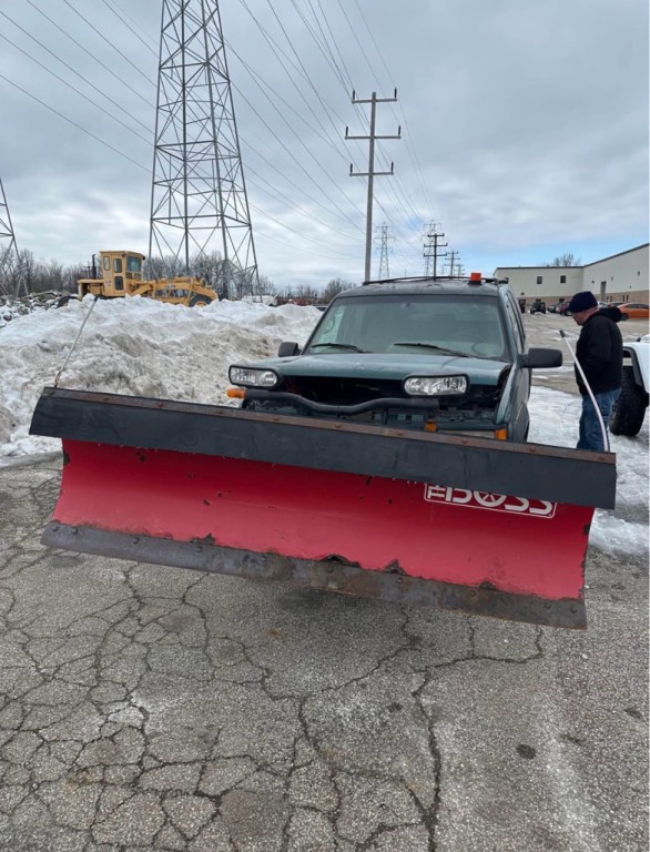 1996 GMC Suburban Image 2