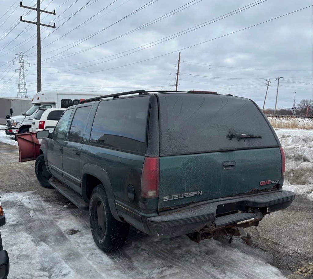 1996 GMC Suburban Image 3