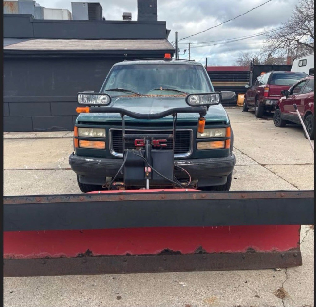 1996 GMC Suburban Image 4