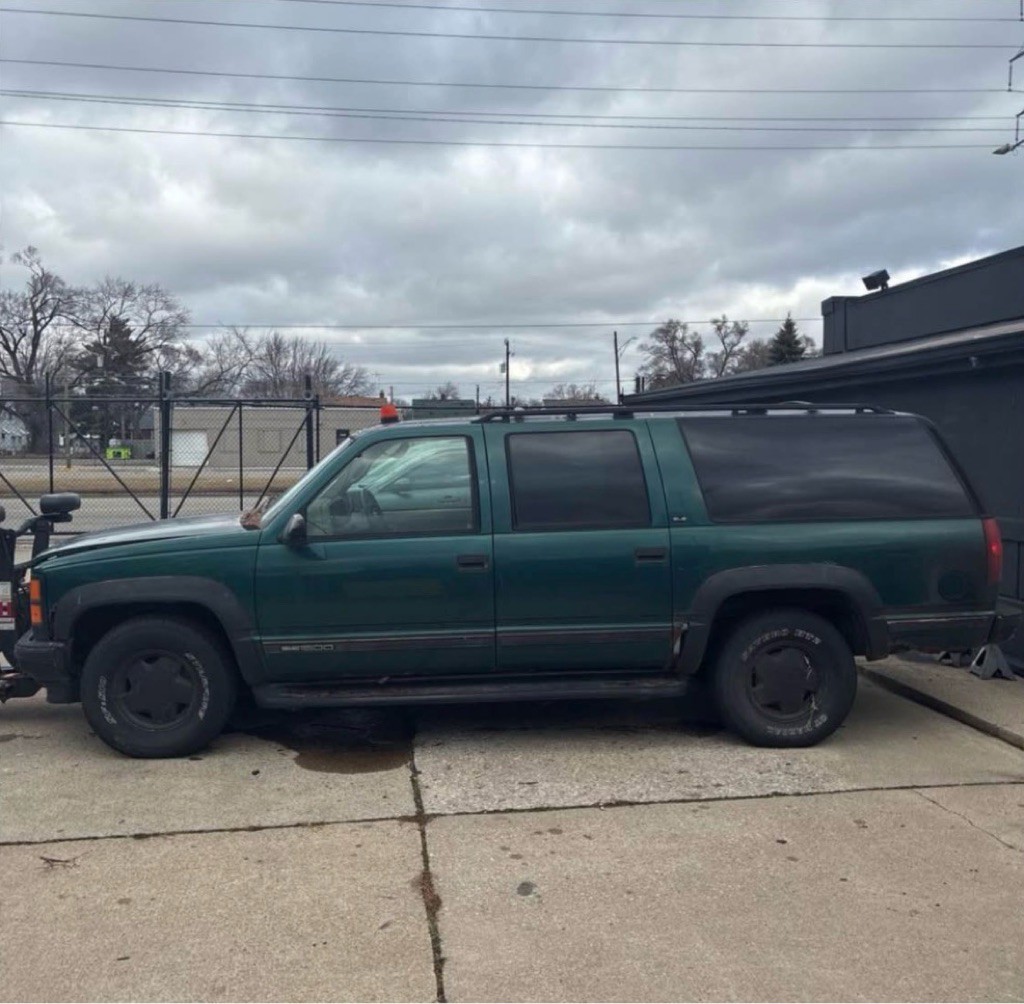 1996 GMC Suburban Image 6