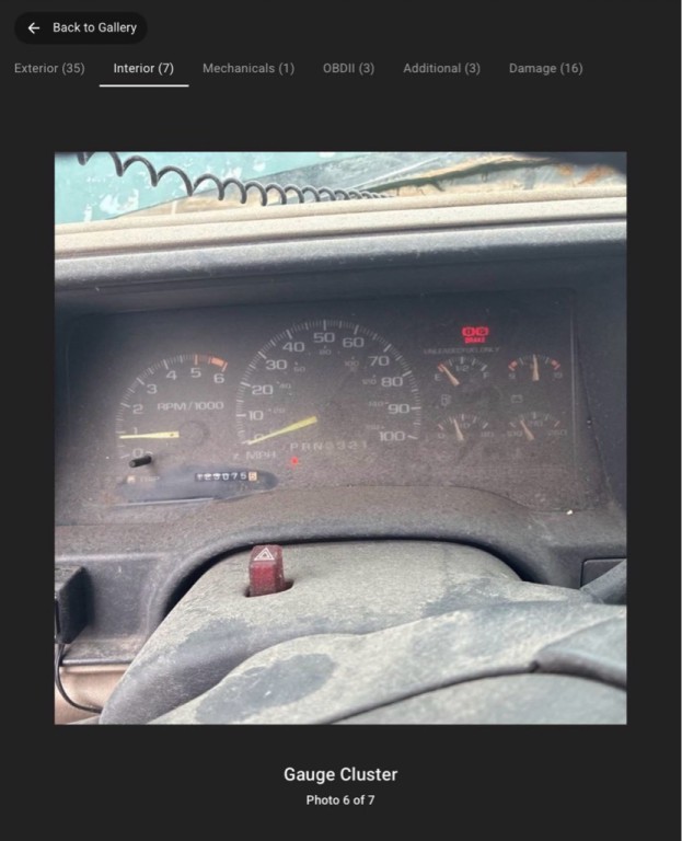 1996 GMC Suburban Image 8