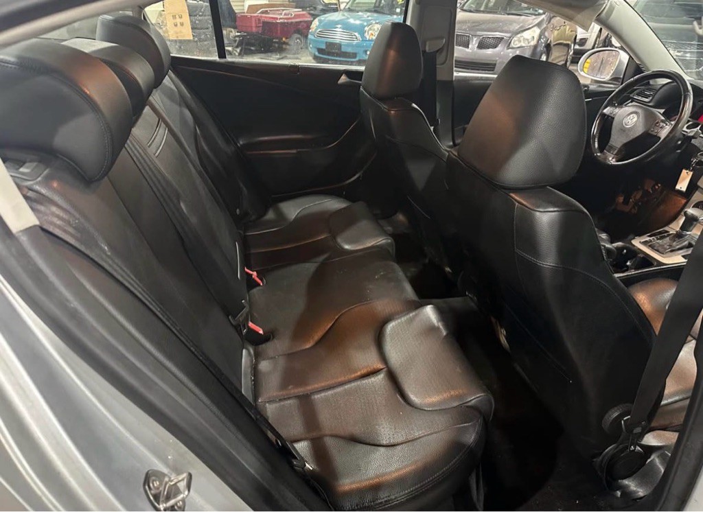 2009 Volkswagen Passat Image 11