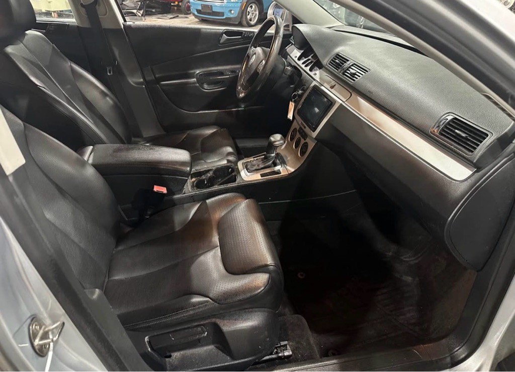 2009 Volkswagen Passat Image 13