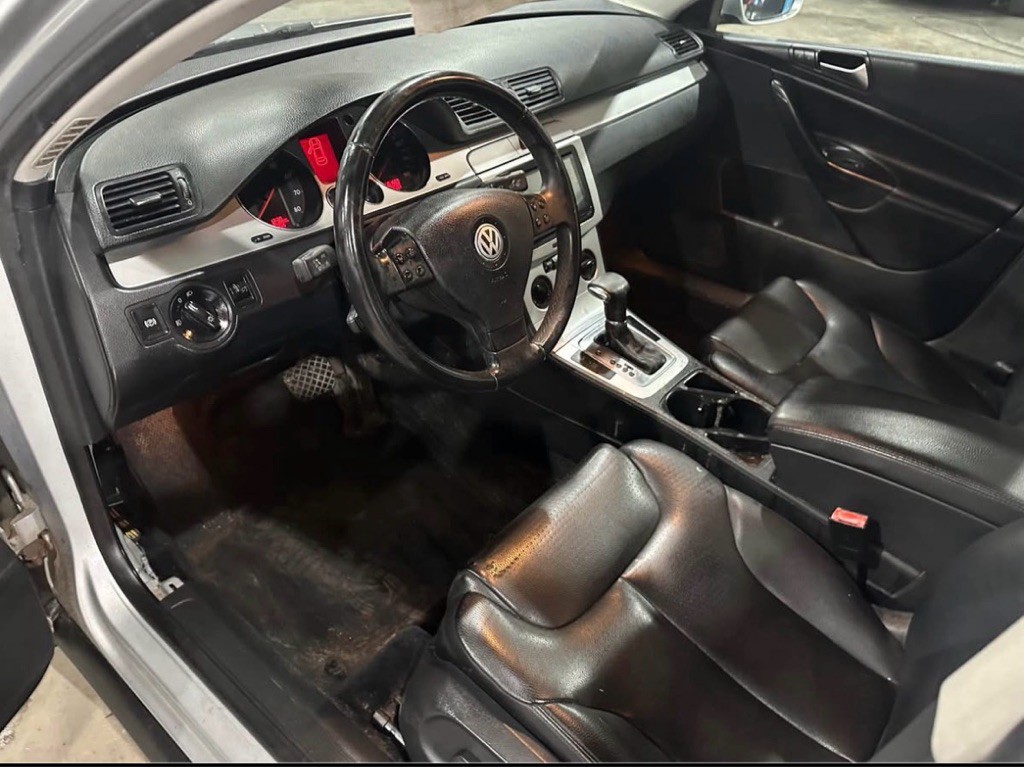 2009 Volkswagen Passat Image 14