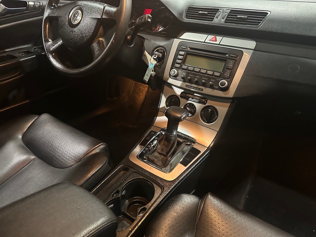 2006 Volkswagen Passat Image 11