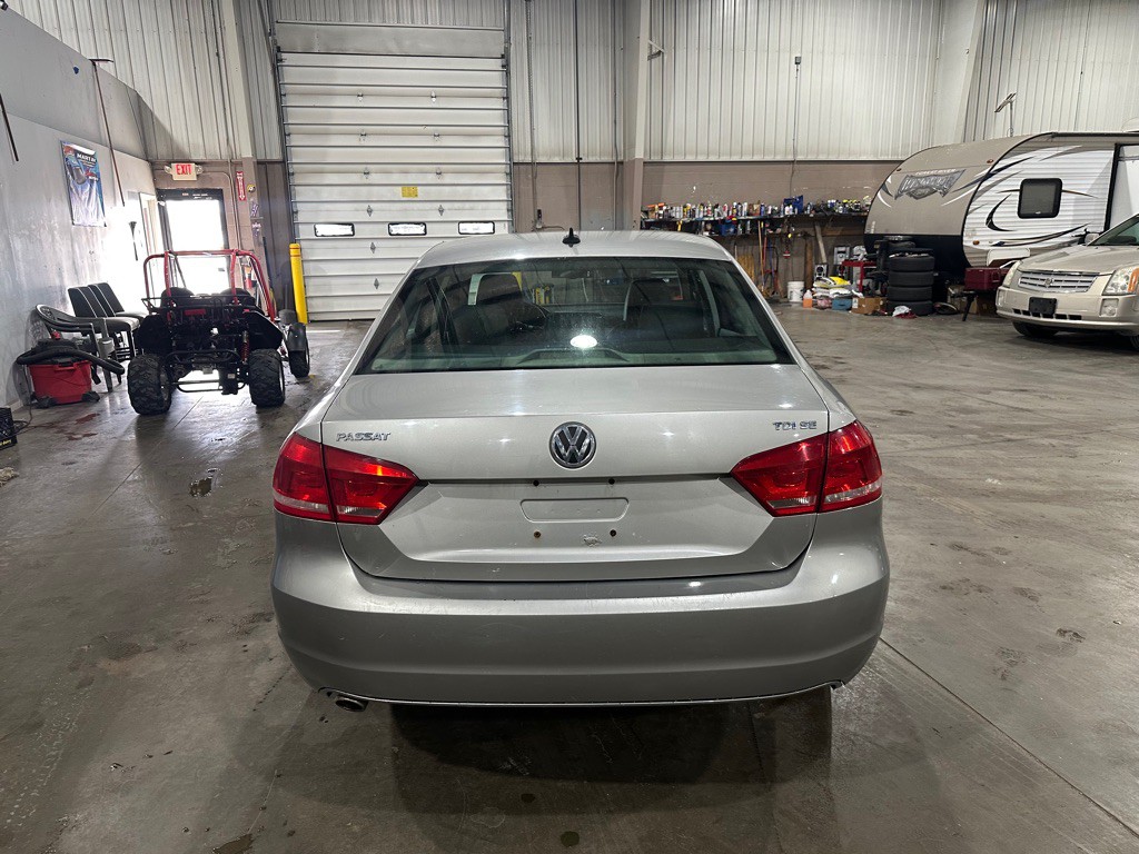 2013 Volkswagen Passat Image 4