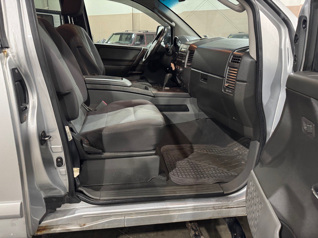 2007 Nissan Titan Image 12