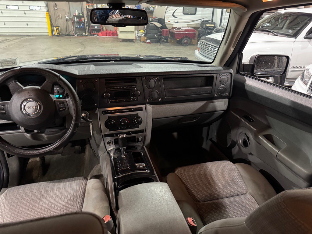 2006 Jeep Commander Image 10