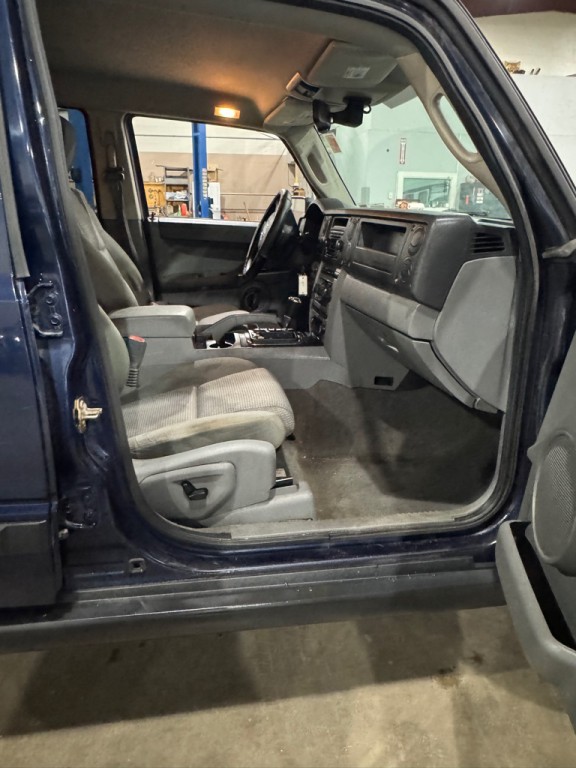 2006 Jeep Commander Image 12