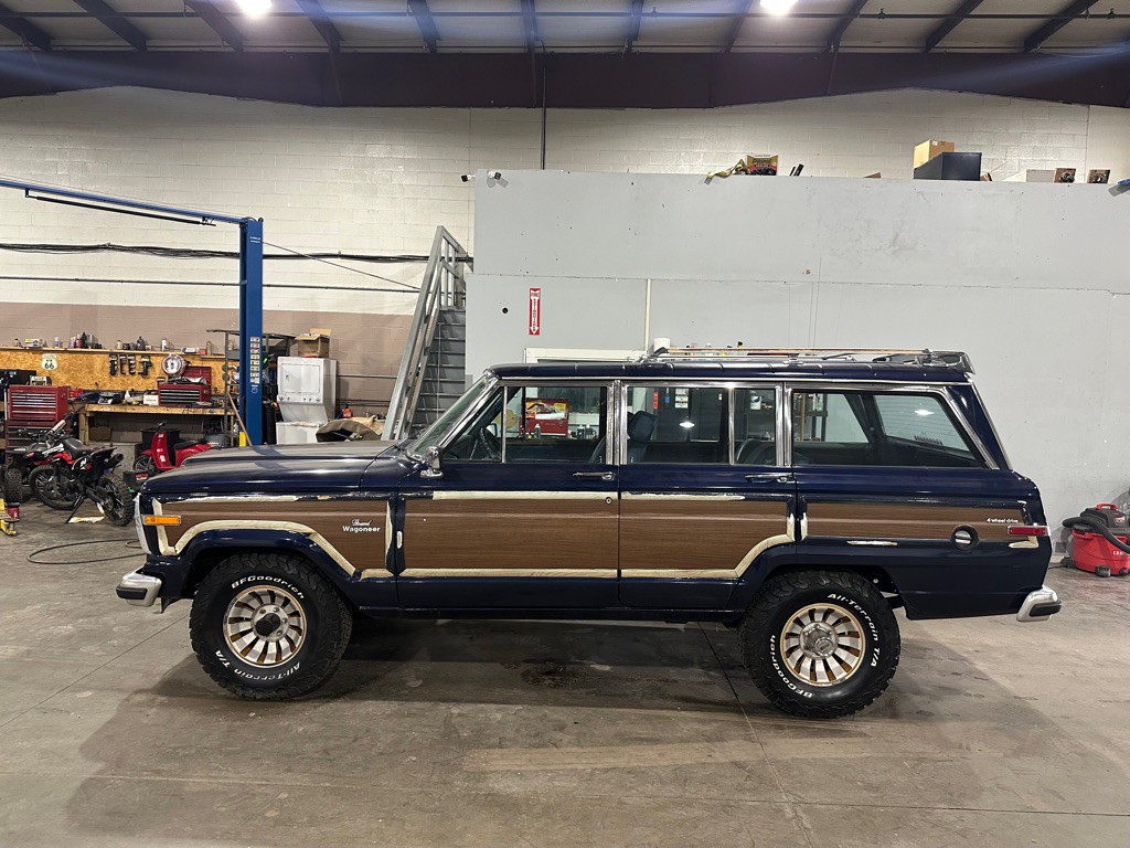 1986 Jeep Grand Cherokee Image 2