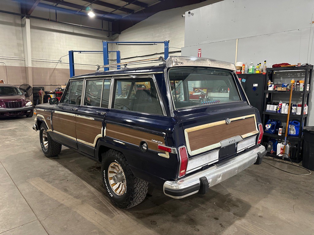 1986 Jeep Grand Cherokee Image 3