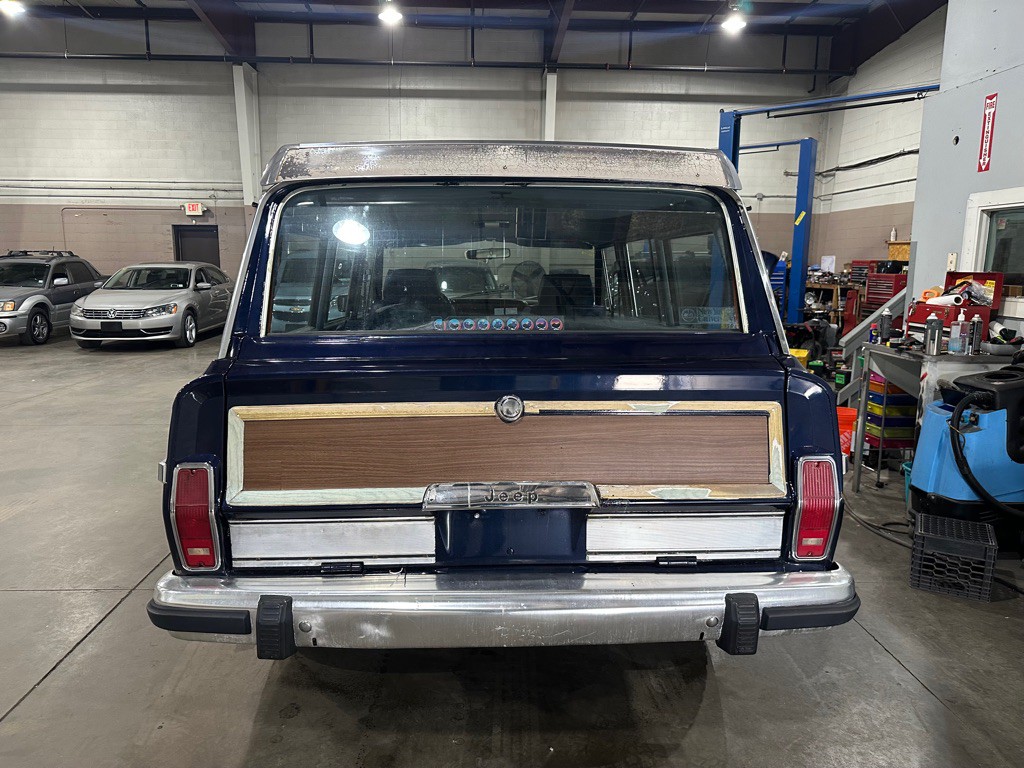1986 Jeep Grand Cherokee Image 4
