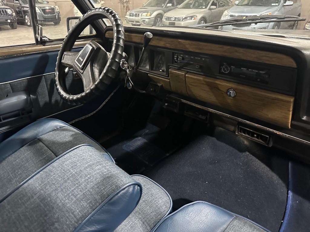 1986 Jeep Grand Cherokee Image 12