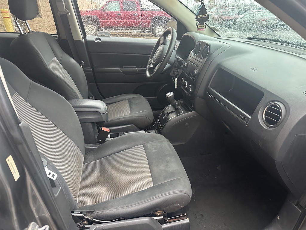 2012 Jeep Compass Image 7