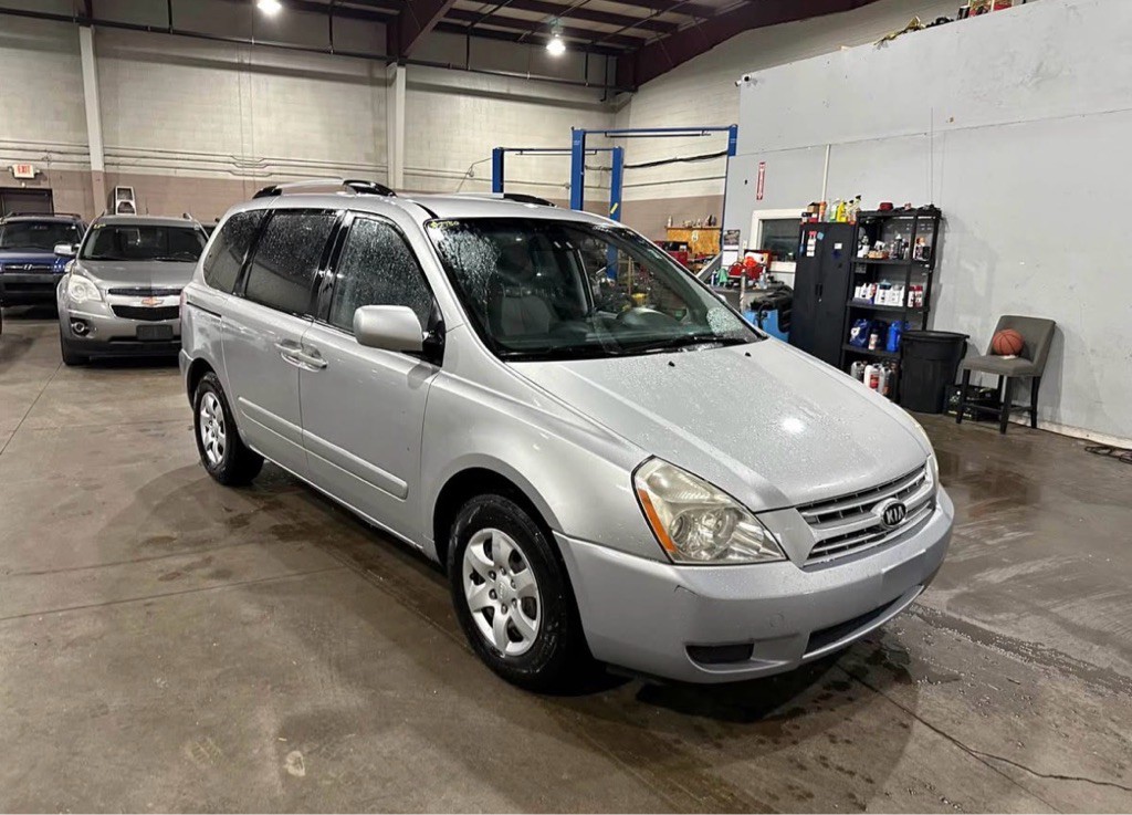 2009 Kia Sedona Image 1
