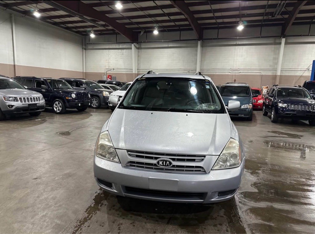 2009 Kia Sedona Image 2