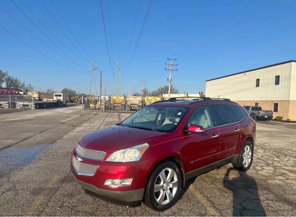 2010 Chevrolet Traverse Image 1