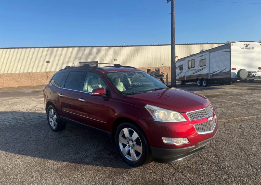 2010 Chevrolet Traverse Image 2