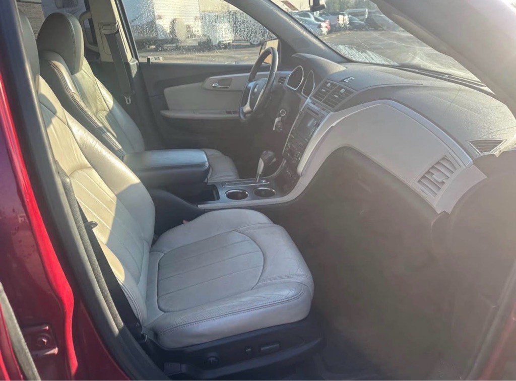 2010 Chevrolet Traverse Image 8
