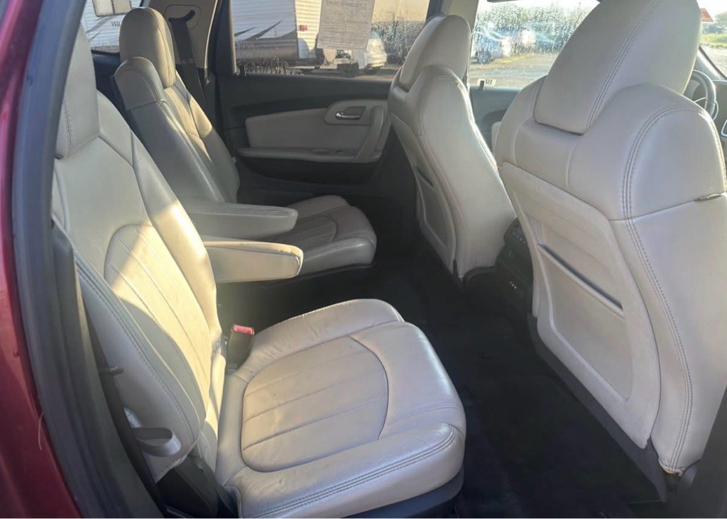 2010 Chevrolet Traverse Image 11