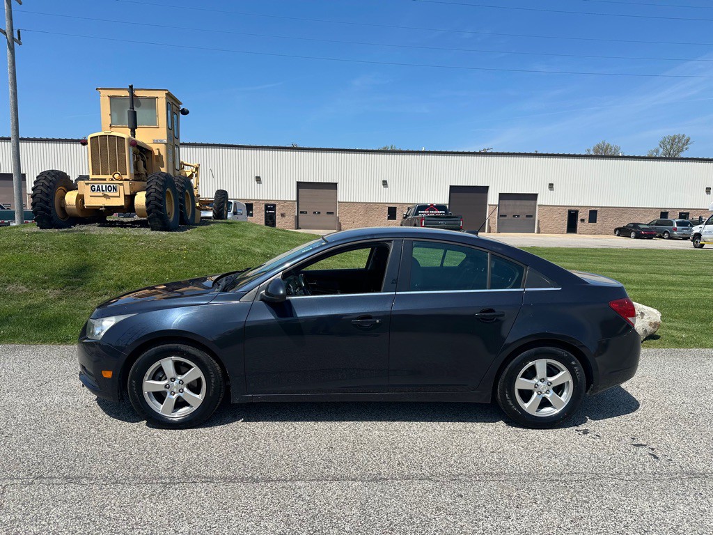 2014 Chevrolet Cruze Image 2