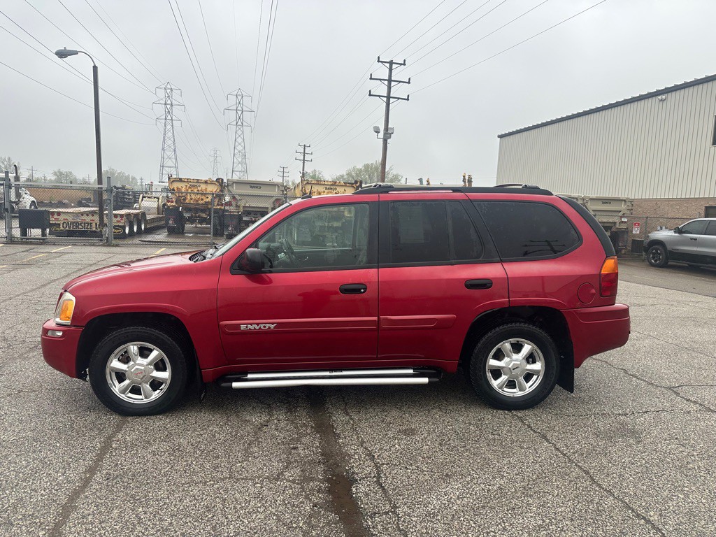 2005 GMC Envoy Image 2