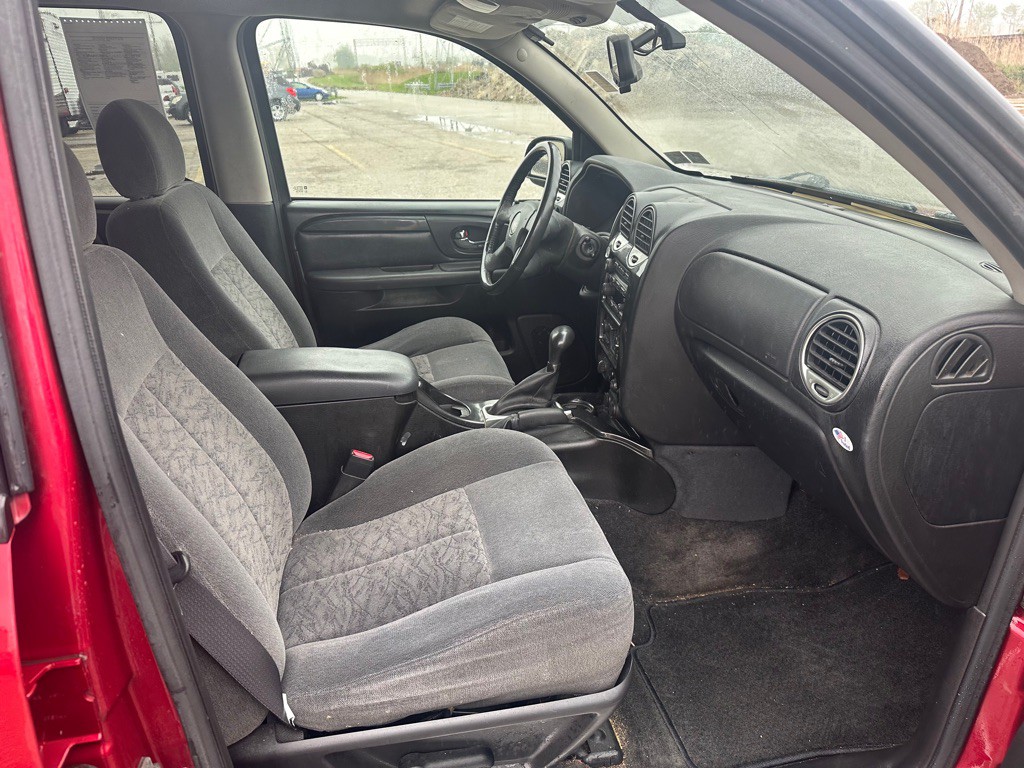 2005 GMC Envoy Image 9