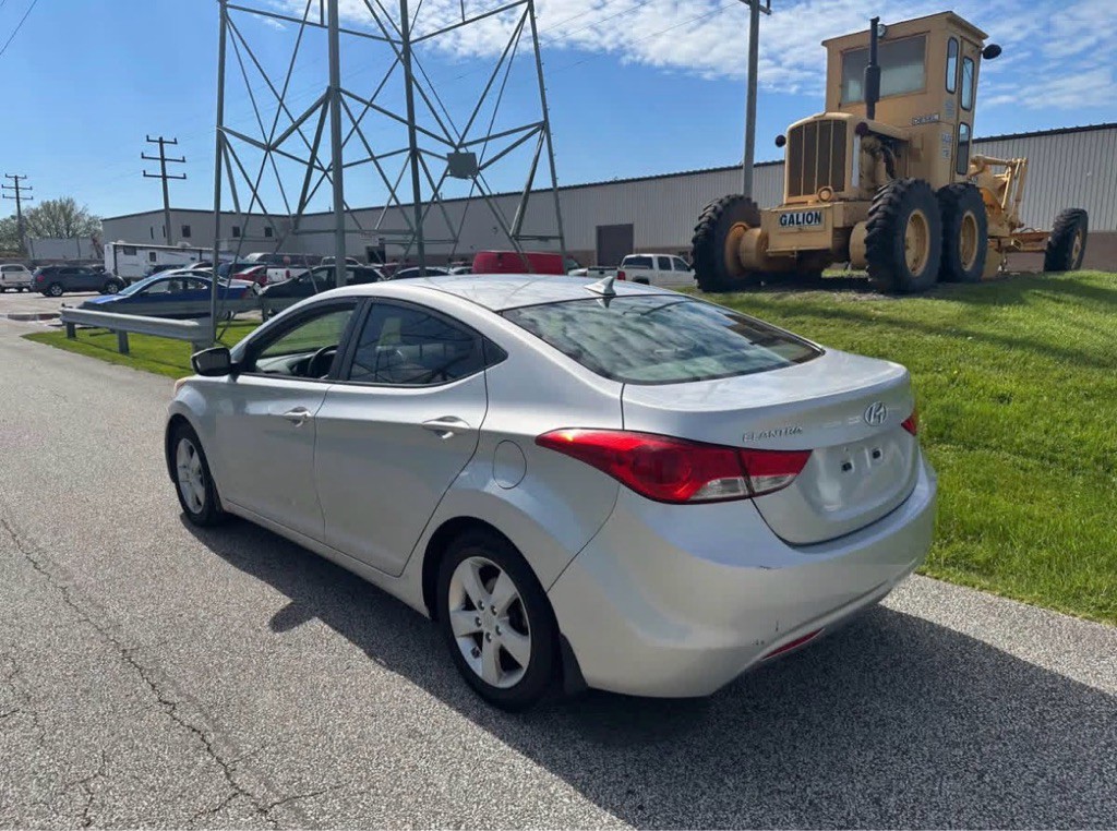2013 Hyundai Elantra Image 6