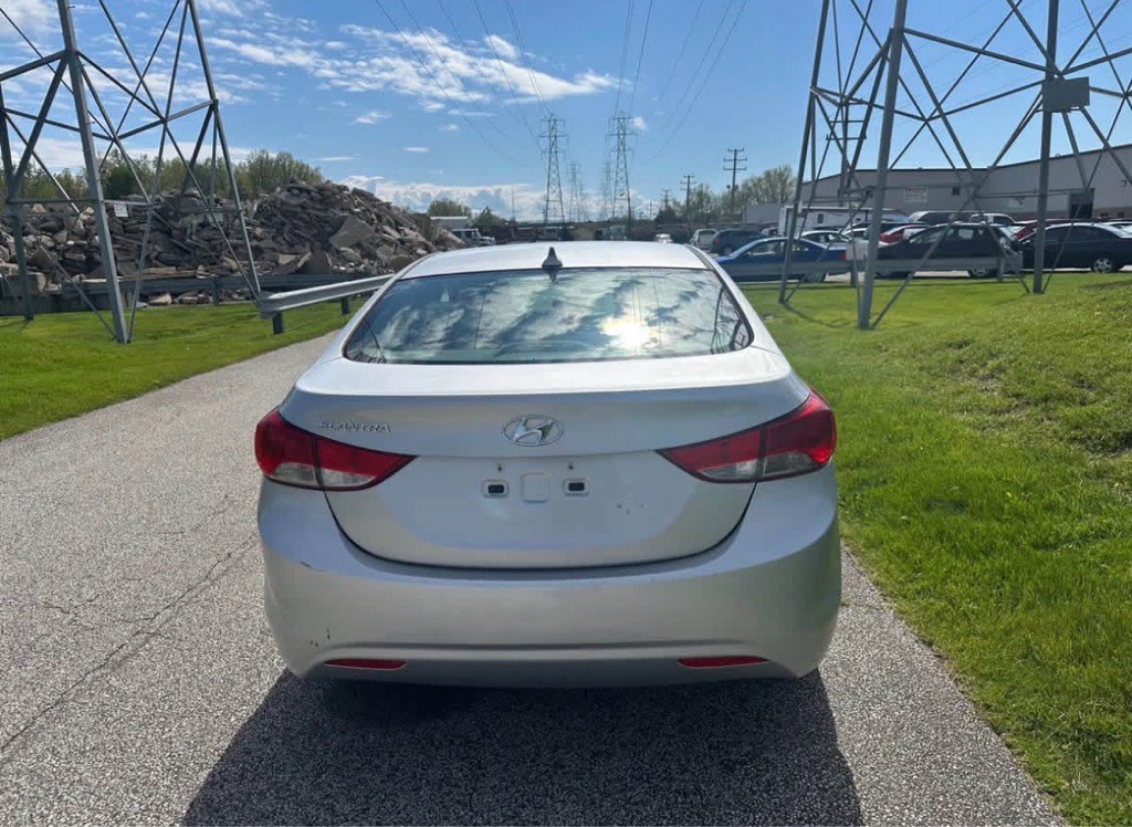 2013 Hyundai Elantra Image 7