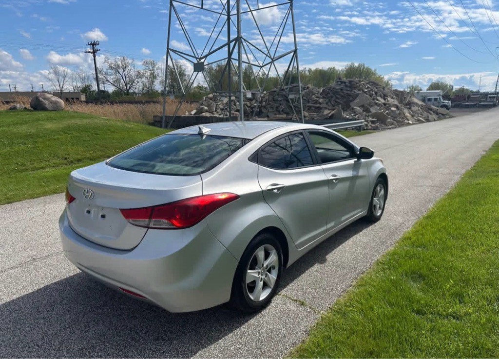 2013 Hyundai Elantra Image 8