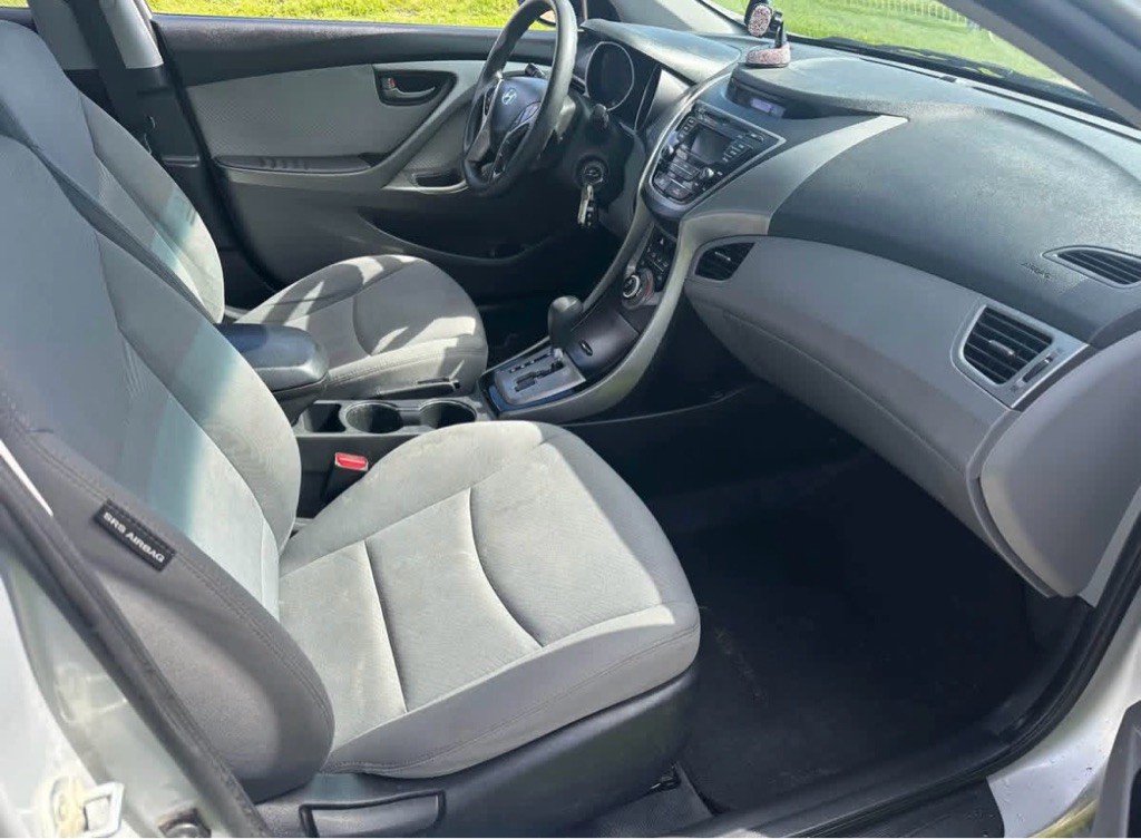 2013 Hyundai Elantra Image 10