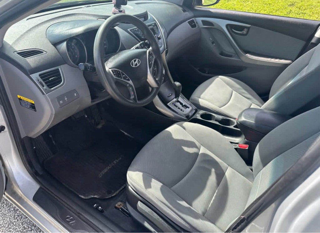 2013 Hyundai Elantra Image 12