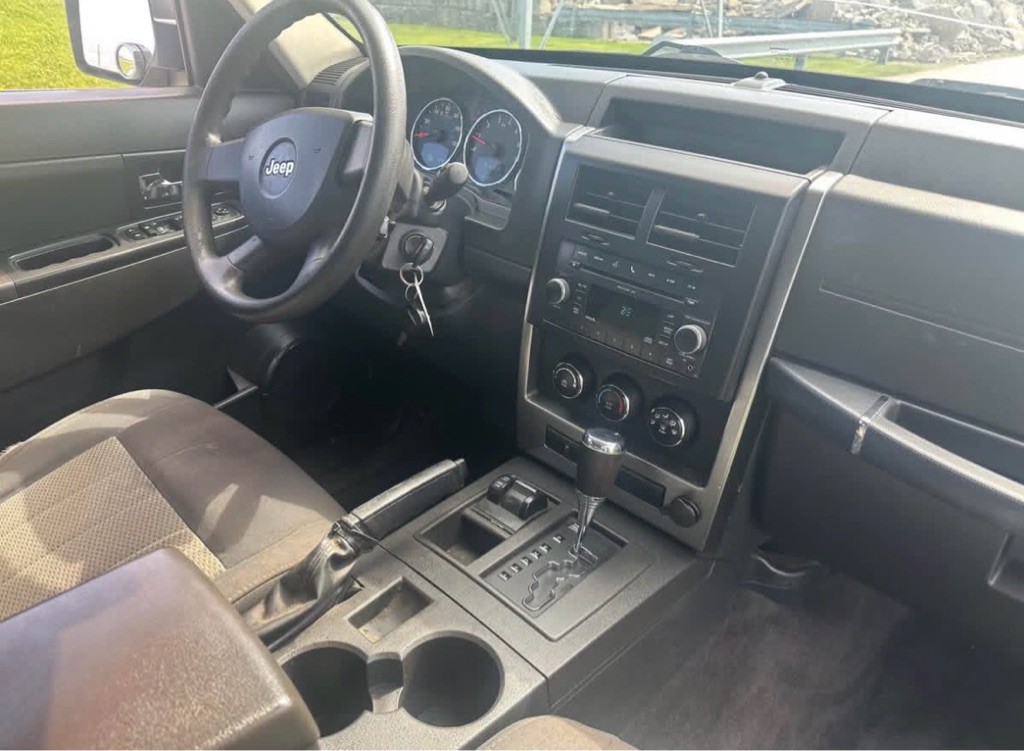 2010 Jeep Liberty Image 11