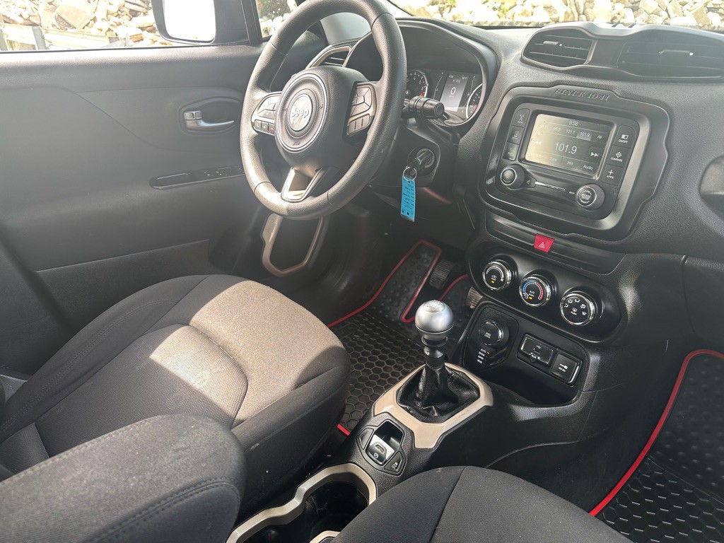2016 Jeep Renegade Image 9