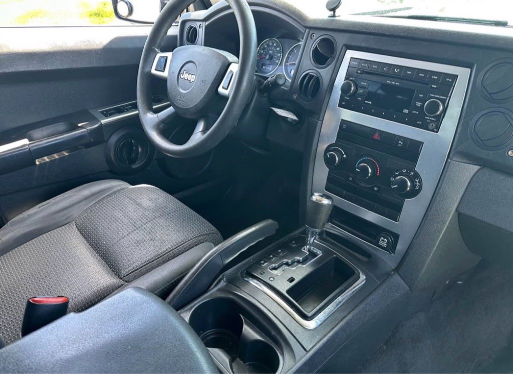 2008 Jeep Commander Image 11
