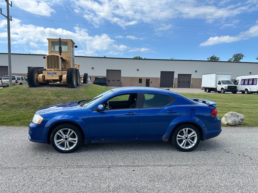 2012 Dodge Avenger Image 2