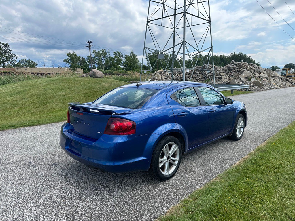 2012 Dodge Avenger Image 5