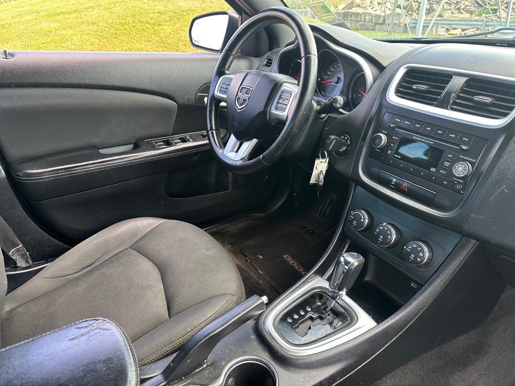 2012 Dodge Avenger Image 11