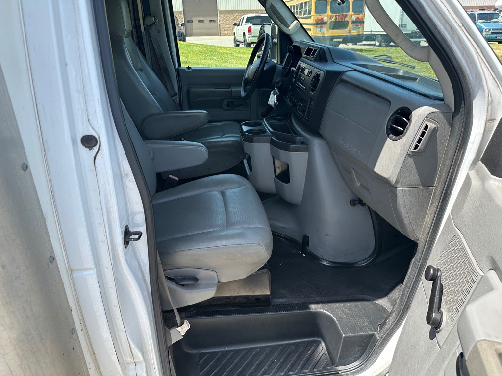 2013 Ford Econoline Image 10