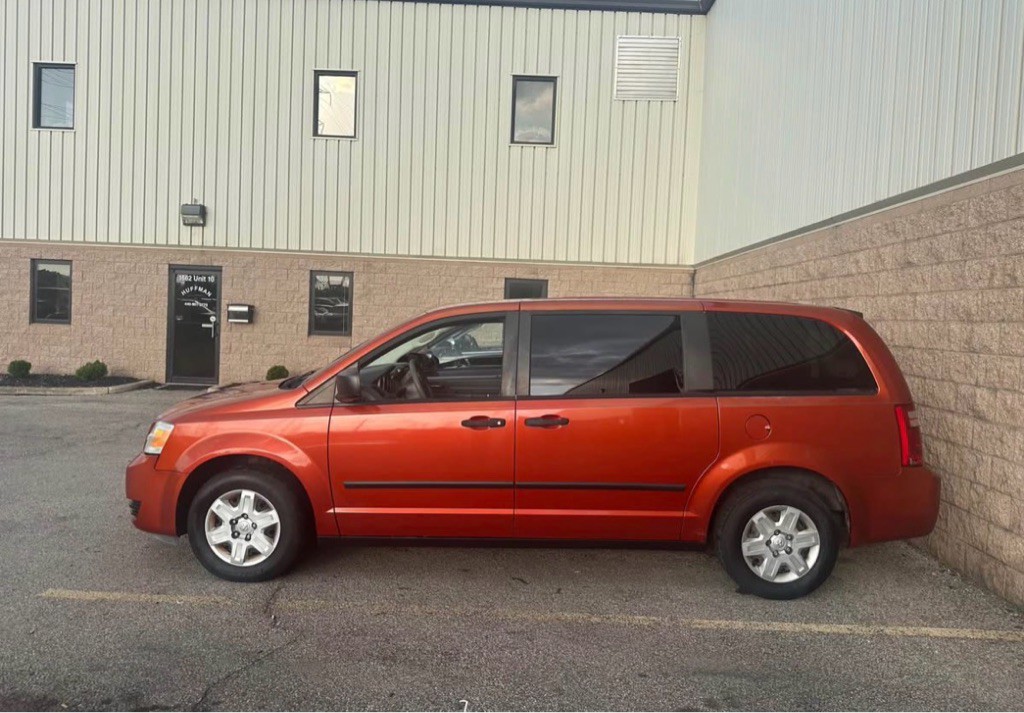2008 Dodge Grand Caravan Image 2