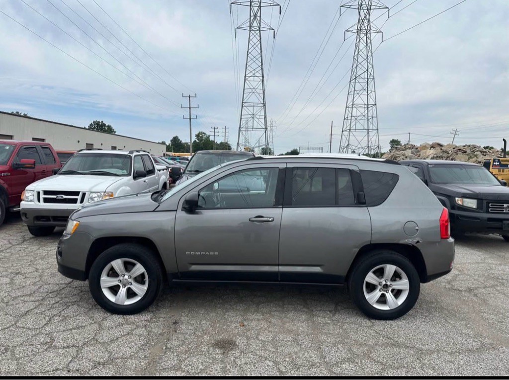 2011 Jeep Compass Image 2