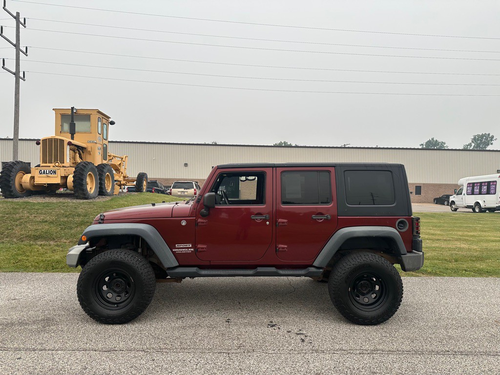 2010 Jeep Wrangler Unlimited Image 2
