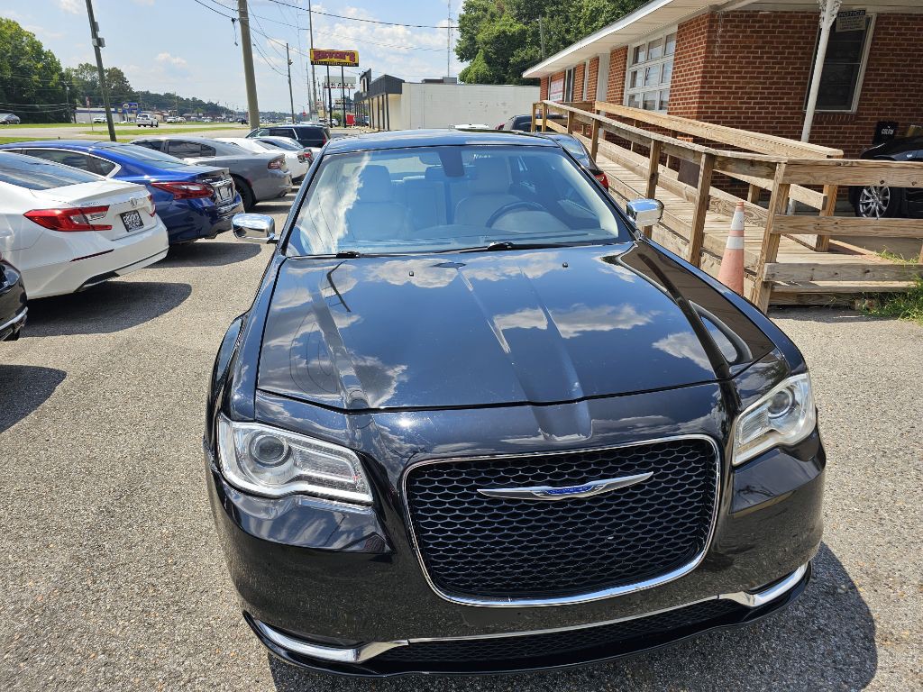 2018 Chrysler 300 Image 2
