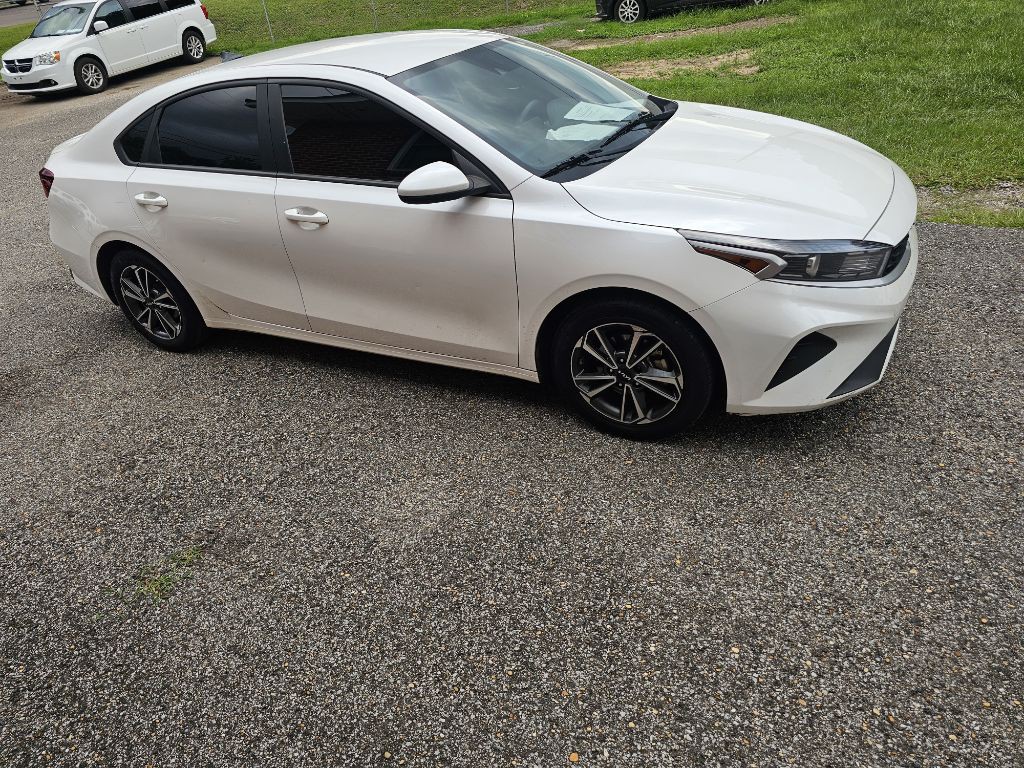 2023 Kia Forte Image 3
