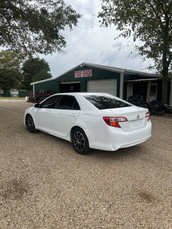 2013 Toyota Camry Image 2