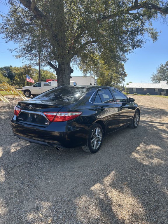 2016 Toyota Camry Image 2