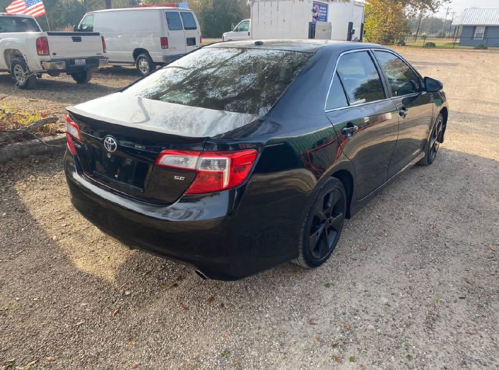 2012 Toyota Camry Image 2